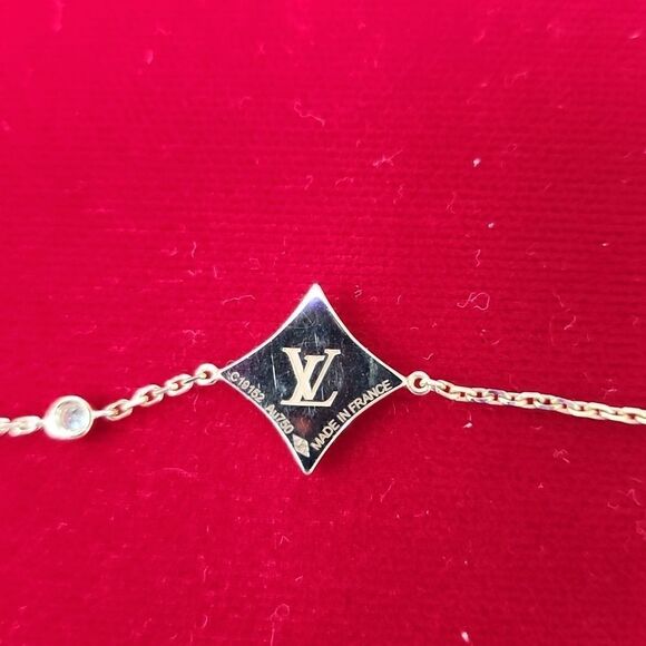 Louis Vuitton BLOSSOMS Pink Mother of Pearl and Diamond 18K Rose Gold Bracelet - Picture 4 of 4